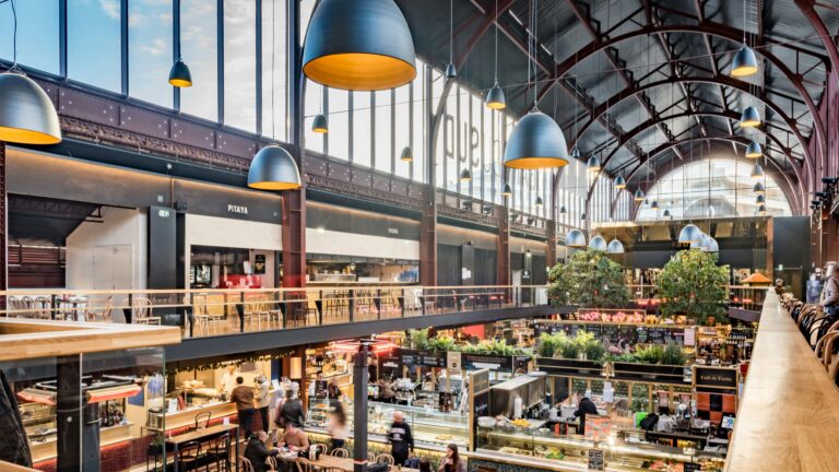 Nowa hala gastronomiczna w centrum Olympii z imprezą sylwestrową